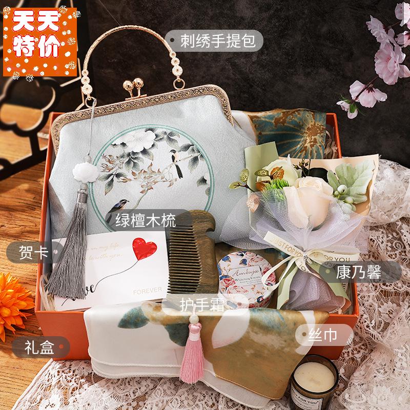 礼物送妈妈长辈生日创意满天星花束实用古典手提包节日礼品